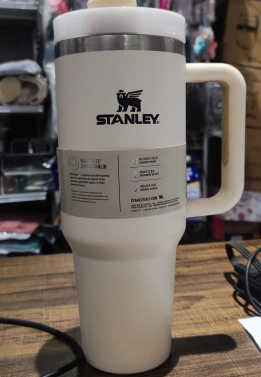 Stanley 40 Oz Leak-Proof Quencher Cup with Straw (1200ML) – Random Colors